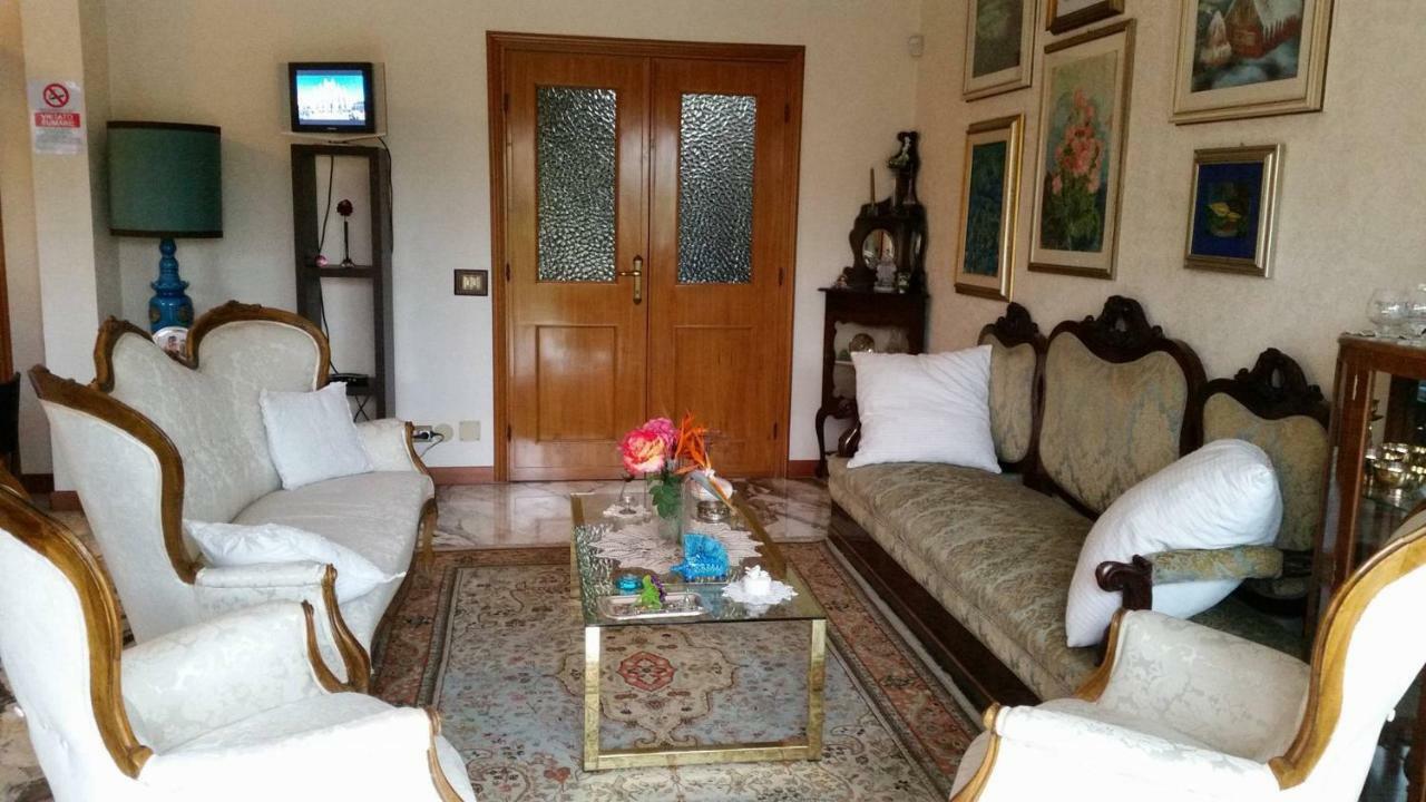 Home Denise E Luca Latina Luaran gambar