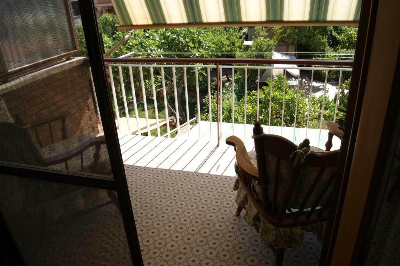Home Denise E Luca Latina Luaran gambar